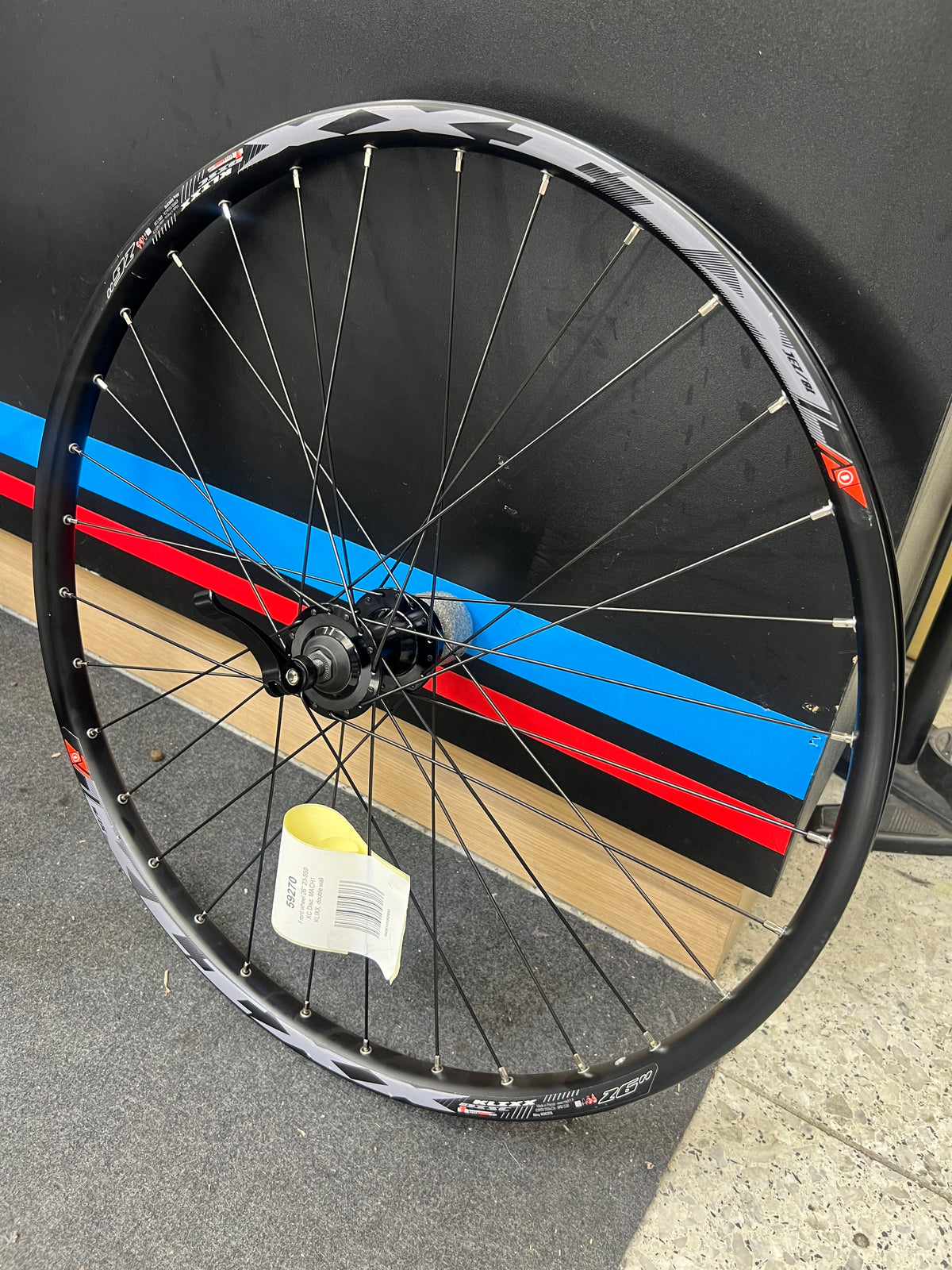Etukiekko 26" Mach1 Klixx QR 6-pultti musta