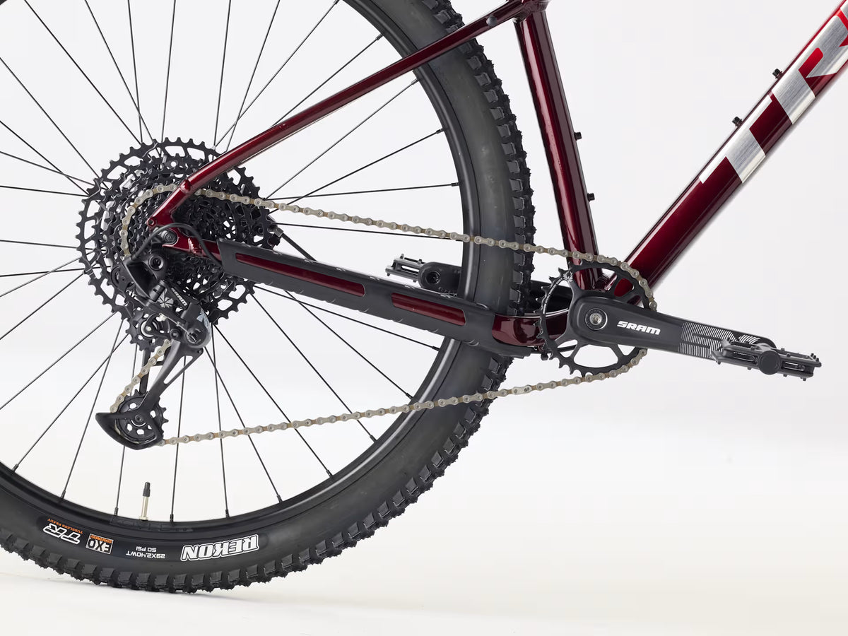 Trek Marlin 7 Gen 3 (2027) - Fury Red Fade